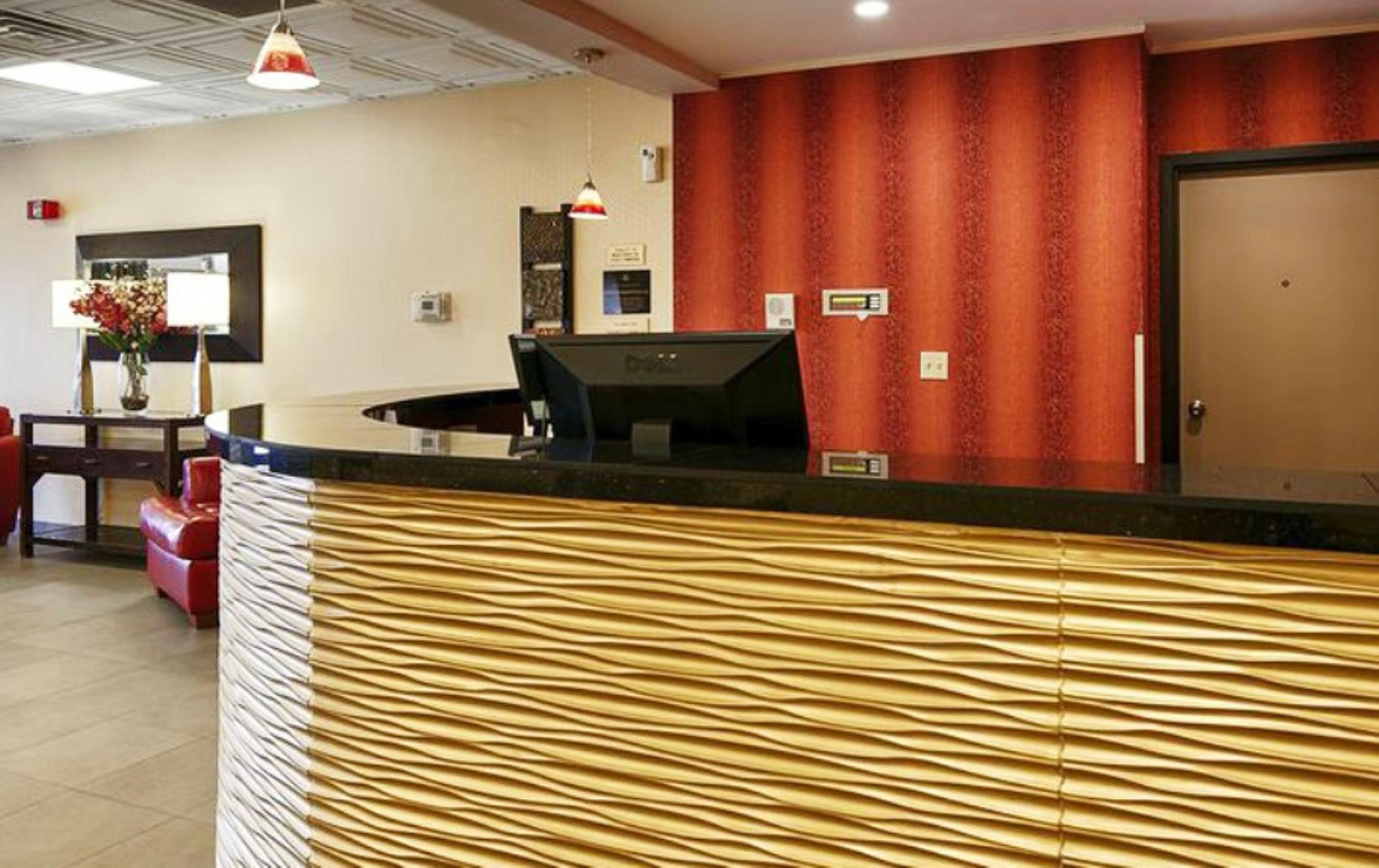Quality Inn & Suites Charleston - Civic Center Zewnętrze zdjęcie