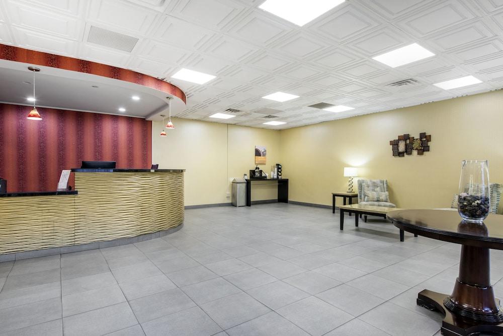 Quality Inn & Suites Charleston - Civic Center Zewnętrze zdjęcie