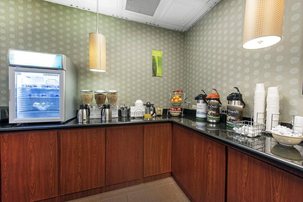 Quality Inn & Suites Charleston - Civic Center Zewnętrze zdjęcie