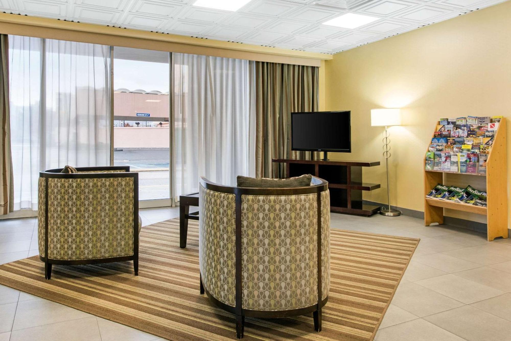 Quality Inn & Suites Charleston - Civic Center Zewnętrze zdjęcie