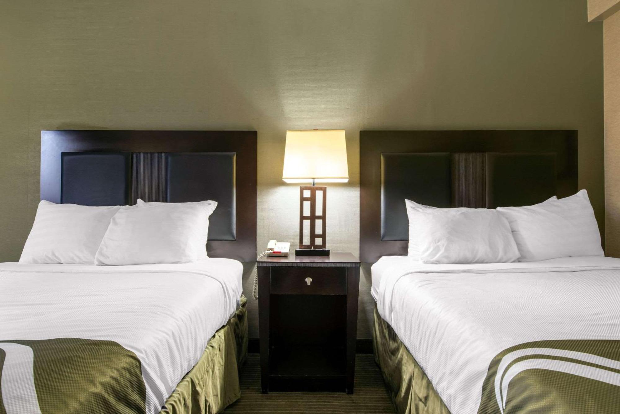 Quality Inn & Suites Charleston - Civic Center Zewnętrze zdjęcie