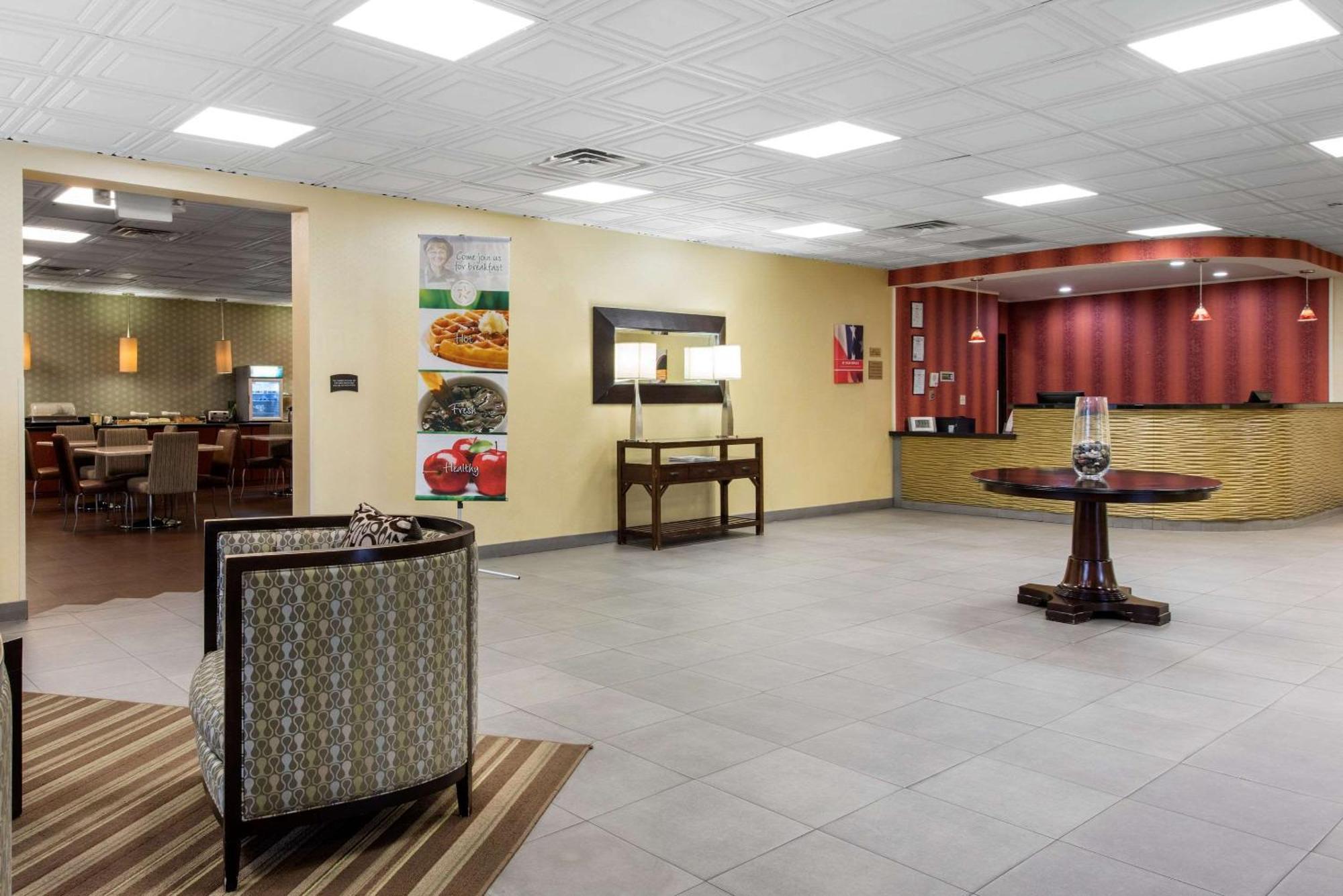 Quality Inn & Suites Charleston - Civic Center Zewnętrze zdjęcie